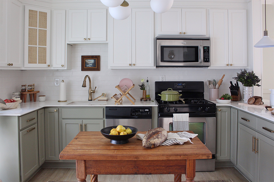 A cozy, welcoming kitchen with white subway tile leveraging natural grout.